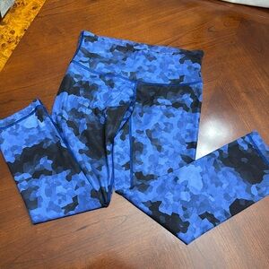 Lulumelon legging size 4 black and blue